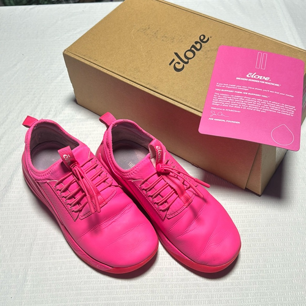 Clove Classic Hot Neon Pink Nursing Shoes Sneakers Size 8 with Box